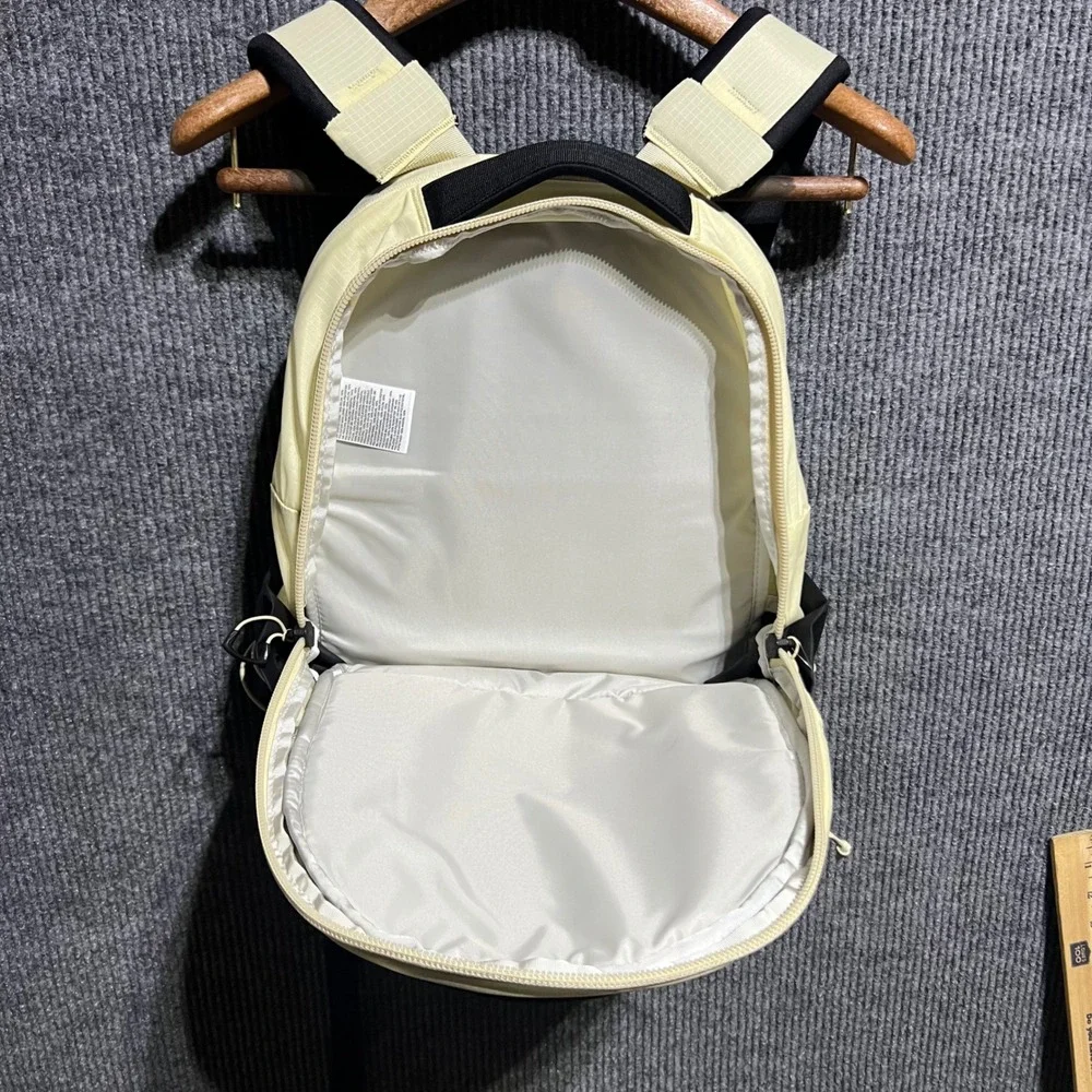The North Face Borealis Backpack Unisex OS Gravel Black Hiking Travel NF0A52SE